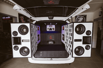 CZ AUDIO - Tibor Czenke junior Auto Hifi Experte.
