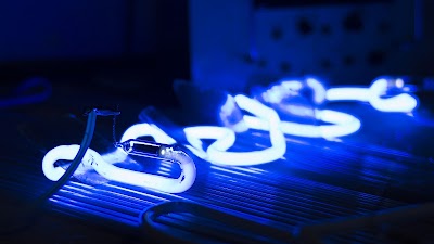 Neon-Tsentr: Zovnishnya Reklama, Vyvisky I Lohotypy