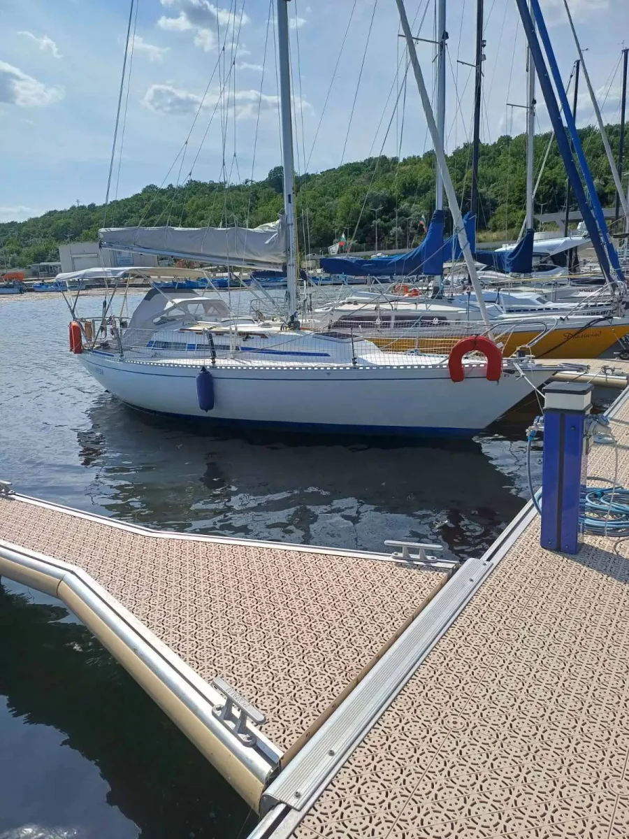 Sailing yacht Omega 28
