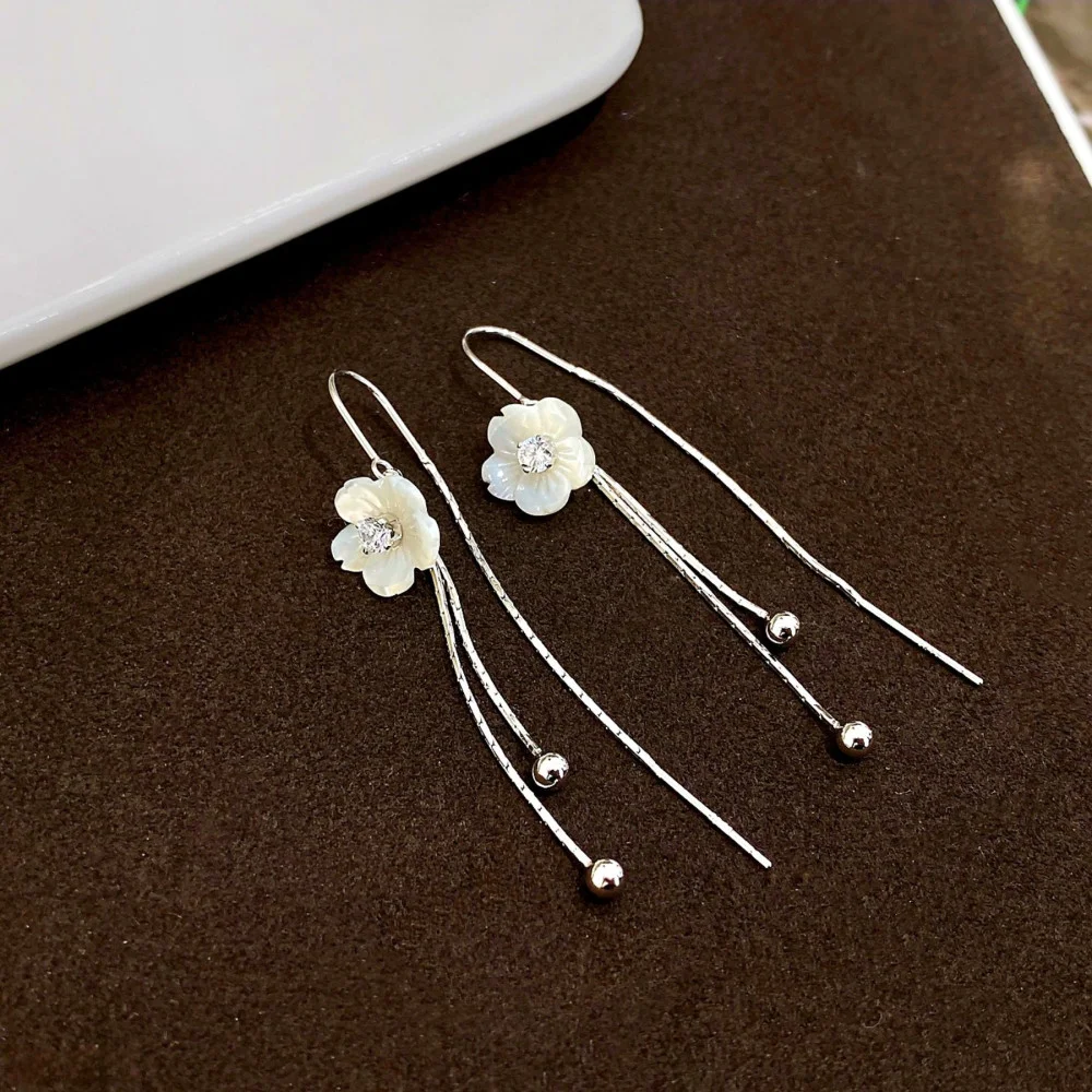 Womens silver earrings with flowers YEH3310101